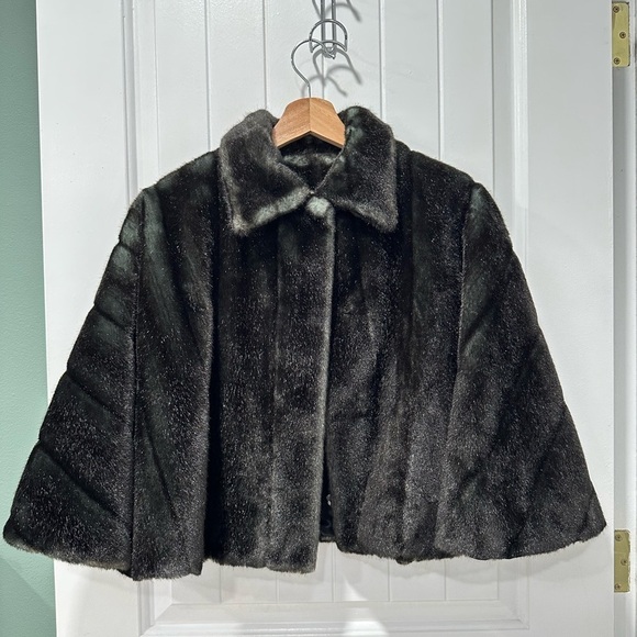 La Maison de la Fausse Fourrure x Sak Fifth Avenue Vintage Faux Fur Cape - Picture 1 of 11